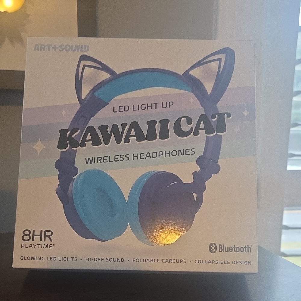 Kawaii Cat Wireless Headphones with LED Light Up NWT